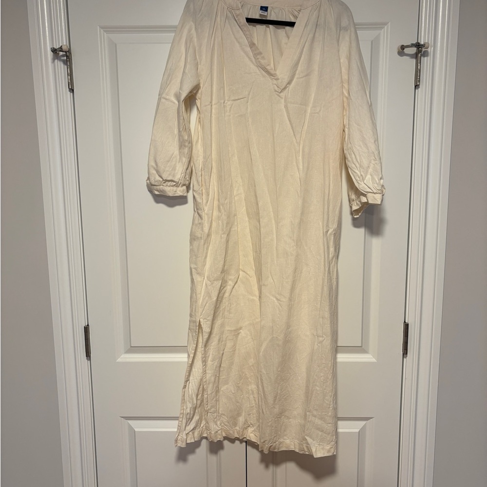 Old Navy Cream V-Neck Dress